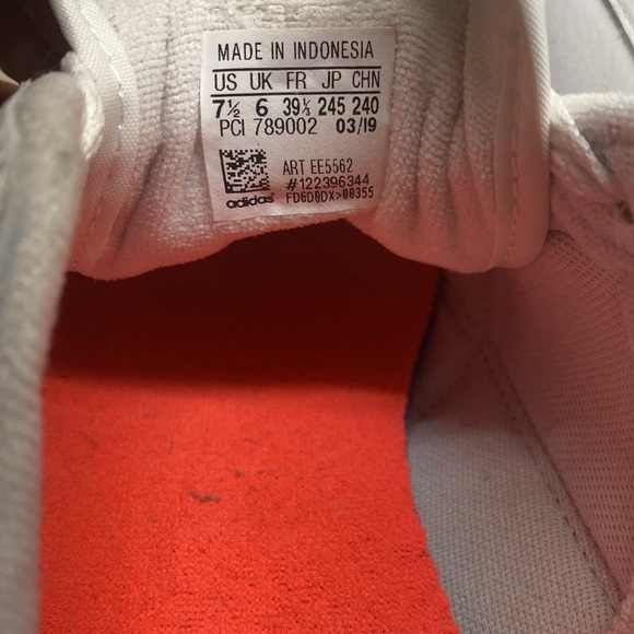 Adidas shoes - Picture 4 of 4